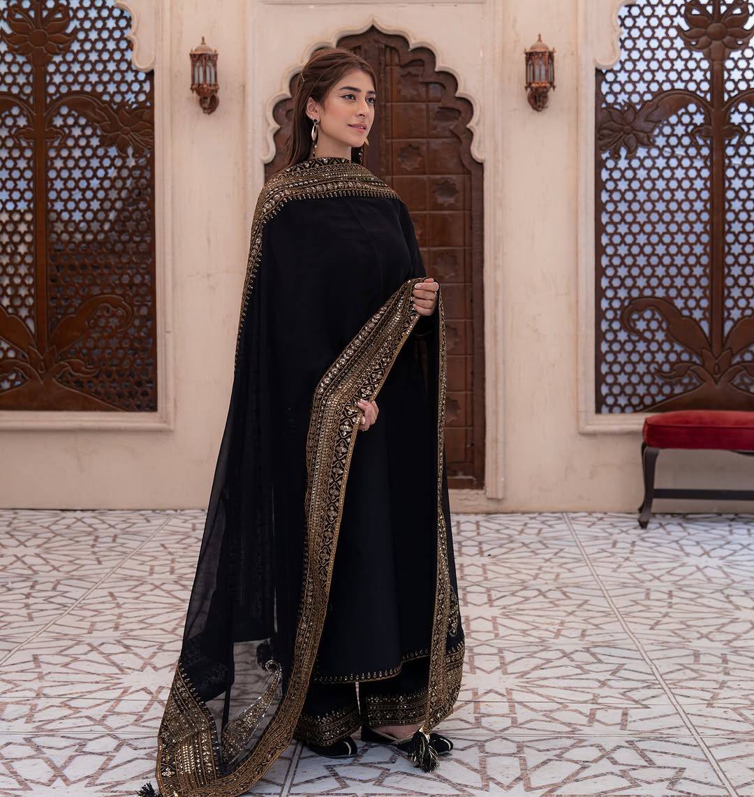 Regal Black & Bronze Embroidered Silhouette